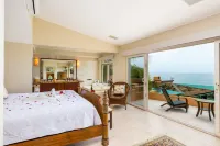 Casa Caleta - Luxurious Toes-In-The-Sand 6-Bedroom Bespoke Villa!