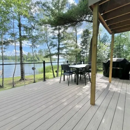 Lakefront Cabin with tons of trails!