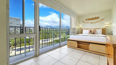 A Family Favorite on Hawaii's Gold Coast 11th Floor Oceanfront Condo Hotels in Diamond Head