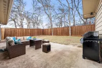Euless Oasis: 3 bed/3.5 bath home near DFW Airport Marshalls附近的飯店