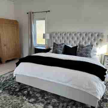 LUXURY COTTAGE IN DAVIS BAY, BC. Rooms