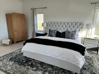 LUXURY COTTAGE IN DAVIS BAY, BC. Hotels in Sechelt