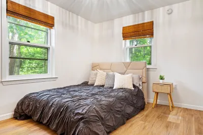 Scarborough Sanctuary-Cozy retreat close to all local attractions. Hotels near Cabela's