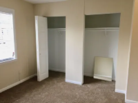 Charming Mt. Pleasant Townhome - pet friendly with parking & free WiFi