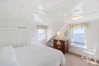 DIRECT WATERFRONT PRIVATE BEACH