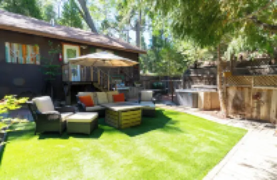 Arrowhead, A/C, Private Jacuzzi, Huge Backyard, 65" TV, Fully Stocked, Dogs OK.