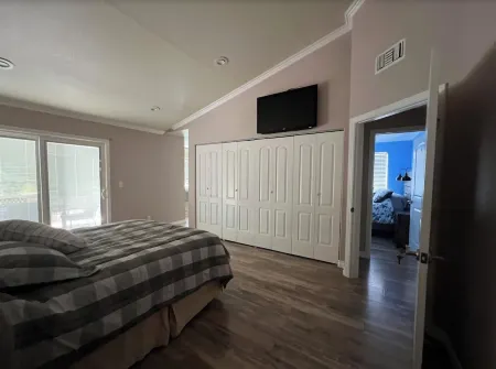 Beautiful and cozy home in Palmdale, CA! Отели рядом с достопримечательностью «Блэкберд Эйрпарк»