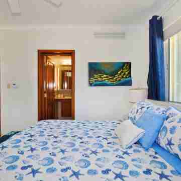 Playa Turquesa K-101- Premier Beachfront Ocean/Garden View 100mbps Wifi Rooms