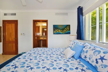 Playa Turquesa K-101- Premier Beachfront Ocean/Garden View 100mbps Wifi