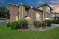 Katy Home Away 3BR 3.5BT Ensuite Near I-10 KatyMills Typhoon TX