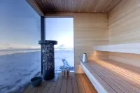 Private oceanfront paradise, northern lights immersion and wildlife