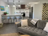 Remodeled Midcentury Home 미를 그로브 호텔