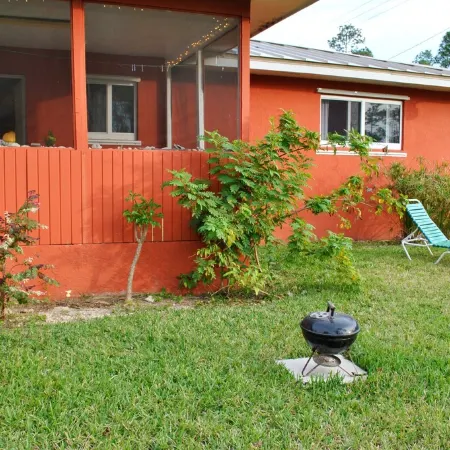 Spacious 3 Bed, 2 Bath Winter escape, near beach, includes car