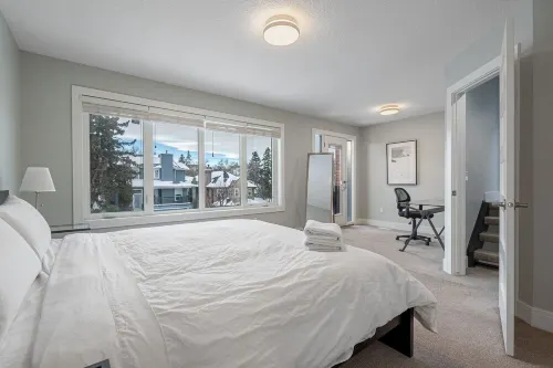 Downtown Luxury with Amazing Kitchen & jetted tub!