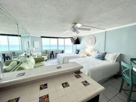 Gulf Front Studio! Unobstructed View Of The Beach! Clean!