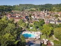 Huttopia Beaulieu sur Dordogne فنادق في Beaulieu-sur-Dordogne