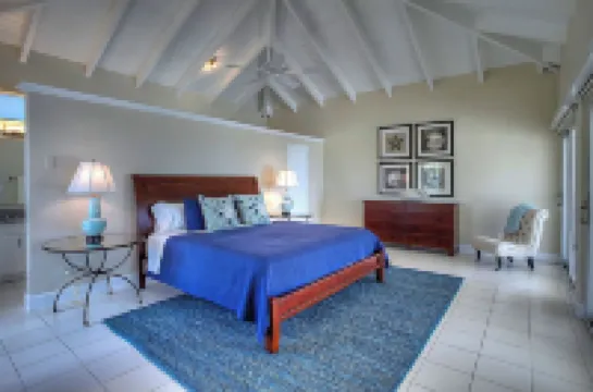 Exquisite house overlooking Caribbean ocean, 7.7 gated acres. Hotel a 