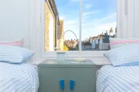 Vintage Boutique Cottage In Deal, Kent - Couples, family & pet friendly Sisters Of Our Lady Of The Missions附近的飯店
