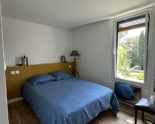 The countryside in the city center, swimming pool, large garden, quiet. Hotels in Gaillac