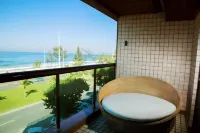 Leisure, tourism and work with high-speed internet by the sea