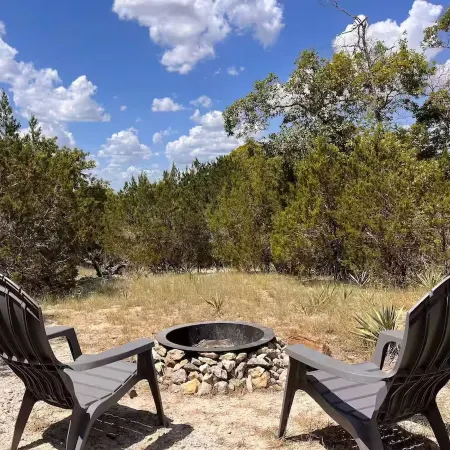 Cute clean cabin with views, hot tub, deck, grill - near Waco, TX