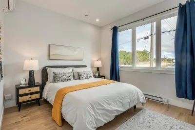 Exquisitely Honeygold Apartments-1 Bedroom Hotel a 