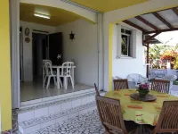 '' The Zandoli '' T3 Bottom of very quiet villa in Ste Anne free Wi-fi