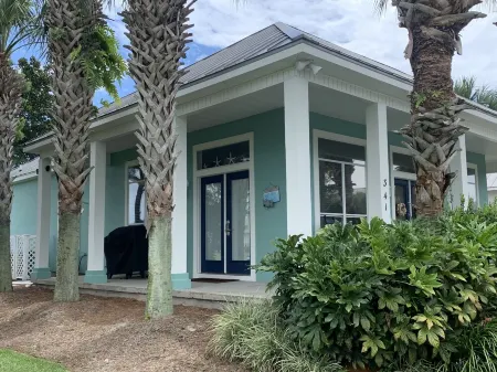 Relaxing beach retreat steps away to beach, pools, hot tub tennis/pickleball!