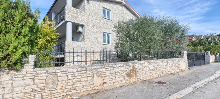 Villa Andi Sea view, Terrace, Wi-fi, Dishwasher, Washing machine, Parking Hotels in Peroj