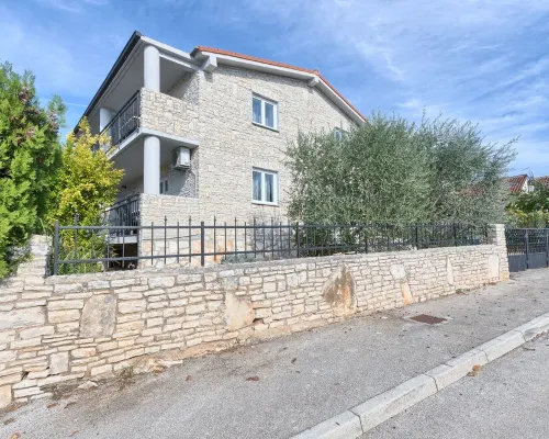 Villa Andi Sea view, Terrace, Wi-fi, Dishwasher, Washing machine, Parking Hotels in Peroj