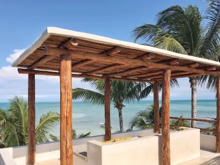 Casa Acacia - Stylish Beachfront Property