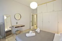 Homely Athens Apt Stylish, Reno, Fully Equipped Các khách sạn gần Stavros Niarchos Foundation Cultural Center
