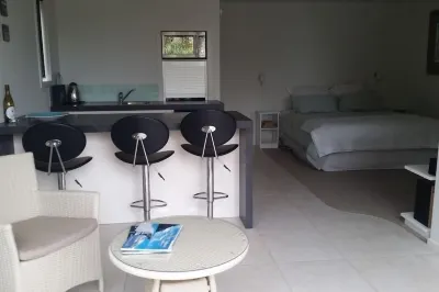 Wainui Absolute Beachfront Studio Unit Hotell i Wainui