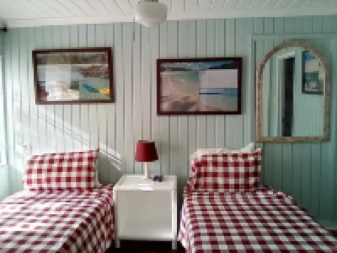 "We Make Your Stay In The Bahamas Both Comfortable and Affordable" Hotel a 