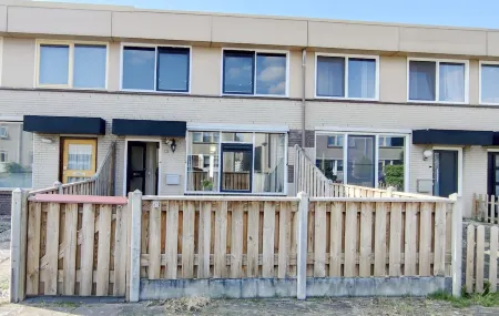 Villa near Amsterdam Отели в г. Алмере