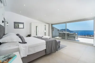 Luxury Villa With Large Private Pool And Sea Views