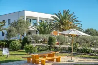 , Directly by the Sea, - Beautiful, New Design House Hotels in Vir