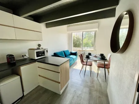 Appartement Dans Résidence Proche Plage de Royan 4 Couchages Отели в г. Руайан