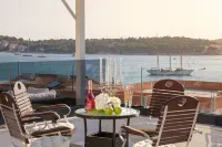 Villa Ocean view 1, unlimited sunsets with view to the harbour Marina Frappa