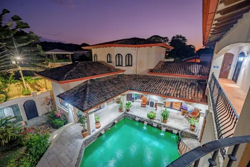 Steps from the Beach ! Stunning Villa w/ Concierge, Doorman.