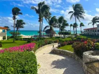 Beachfront 3b ground-level condo with stunning Caribbean Sea views in Playacar 1