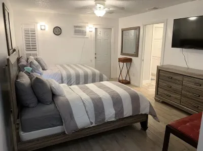 Dream bathroom , full kitchen , private patio and lovely studio