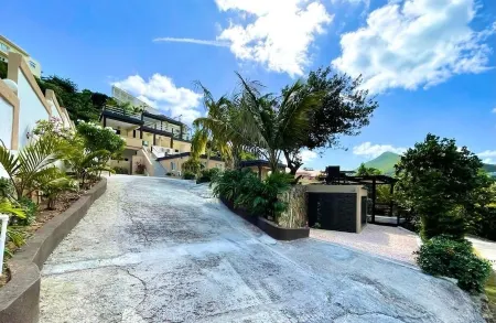 Dawn Beach Club Villa. With Beach access. Отели рядом с достопримечательностью «Dawn Beach»