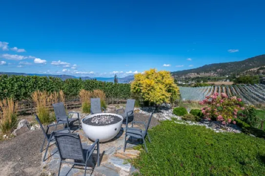 Grand Vineyard Estate Home Exceptional Place Best Location in Penticton