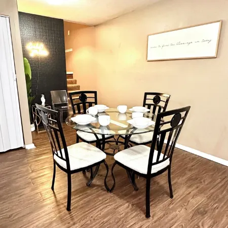 Spacious 3 Level Loft: 5 mins walk from JSU Stadium, hospitals, bars, and more