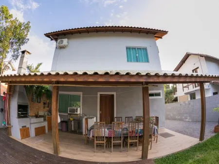Great and quiet house in Guarda do embaú with AR
