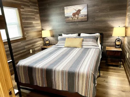 Gorgeous 2-bedroom cabin on the Watauga River!