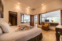 Puerto Vallarta amazing Beachfront Home, Chef included, heated infinite pool.