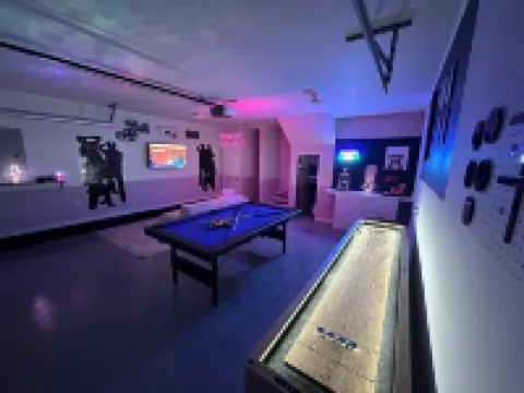 Happiness House, Very Close to the Downtown