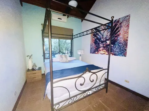 Spacious 2-Bed in Tamarindo: Private Yard, Sleeps 8, Near Beach